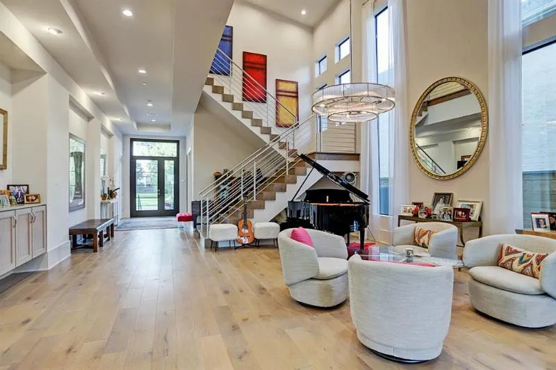 paint-a-house-interior